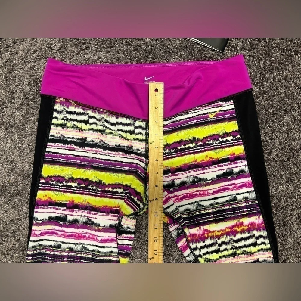 NWT Nike Dry-Fit Mid Rise Training Shorts Capris Womens Size X-Large‎